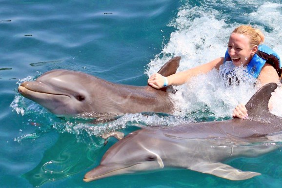 Anna-Lisa with dolphins in Cancun
